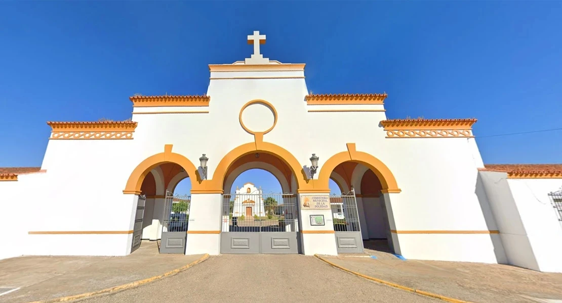 Badajoz habilita un servicio especial de autobús urbano al Cementerio Nuevo