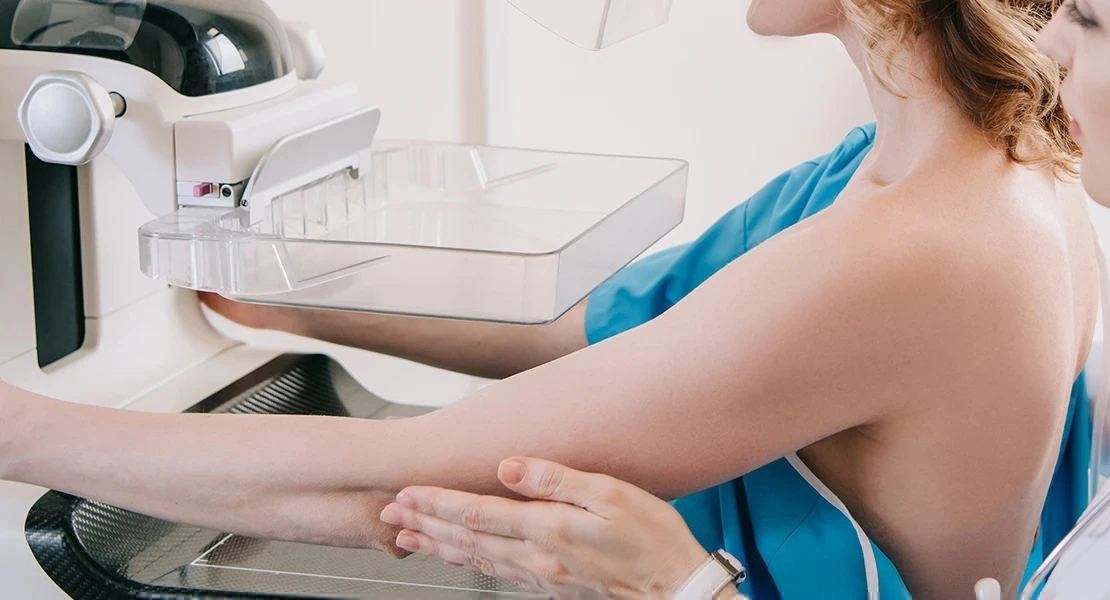 Extremadura diagnostica 800 casos de cáncer de mama al año y seguirá ampliando la prevención