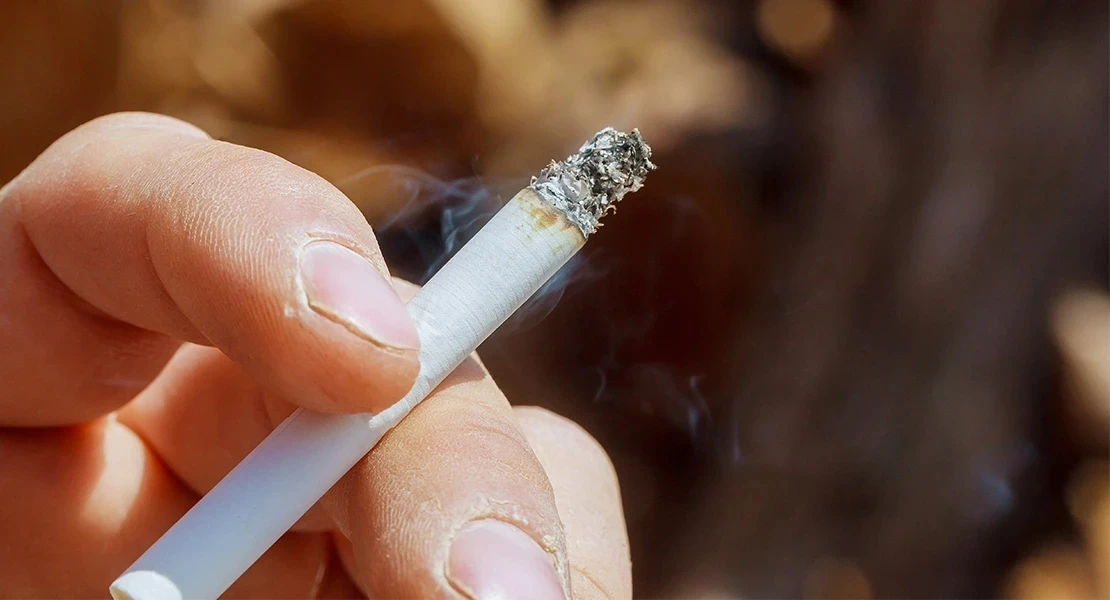 España reduce a la mitad el consumo diario de tabaco y alcanza su mínimo histórico