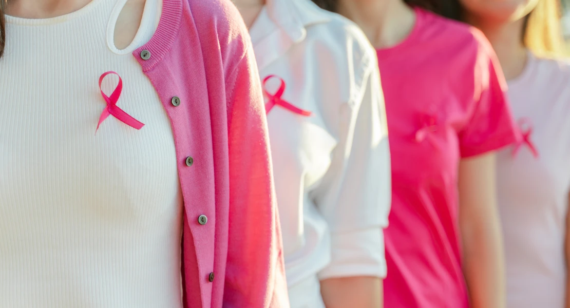 Decenas de localidades extremeñas caminan contra el cáncer de mama