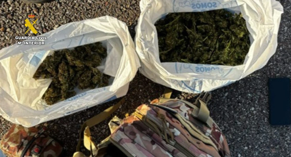 Intenta huir en bicicleta con una mochila llena de marihuana en la provincia de Cáceres