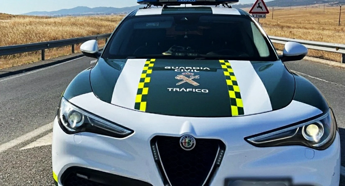 Heridos dos motoristas tras colisionar entre ellos en la N-432