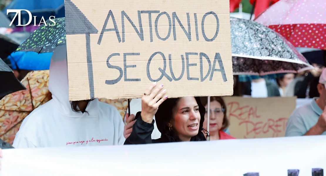El temporal no frena la manifestación sobre una vivienda digna en Badajoz