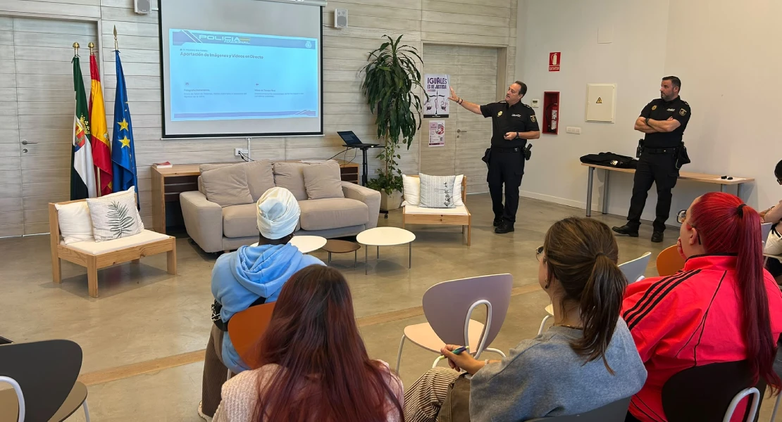 La Casa de la Mujer de Badajoz acerca la app AlertCops a víctimas de violencia de género