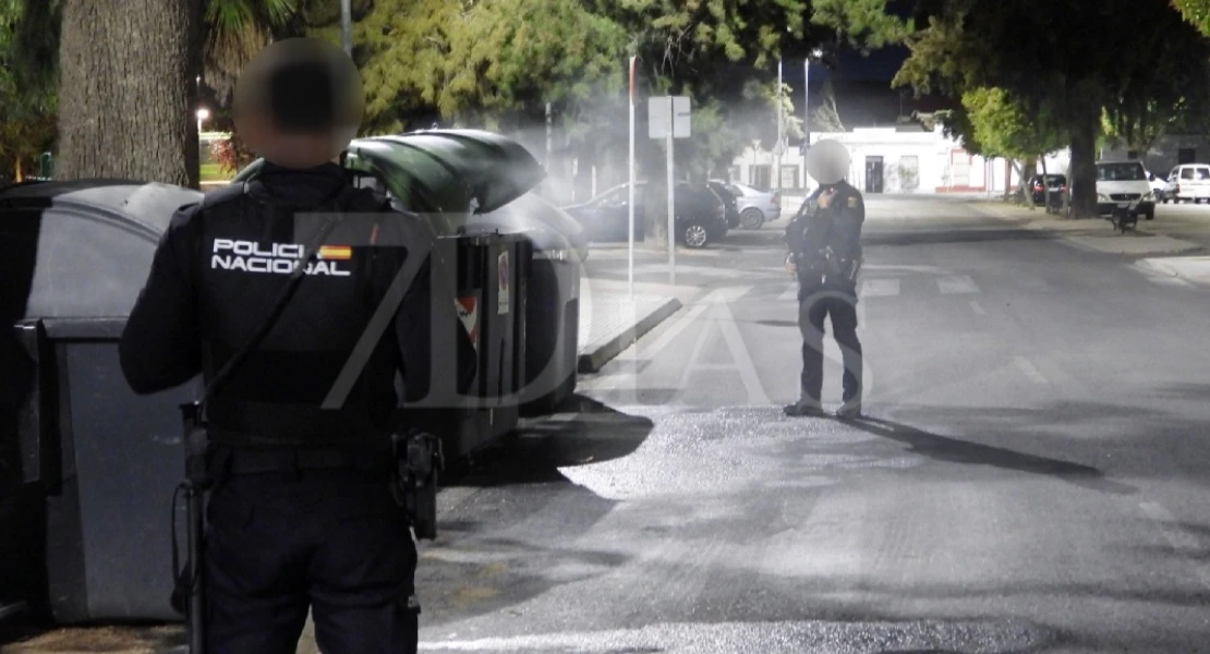 La rápida actuación de los bomberos evita un nuevo incendio de punto limpio en Badajoz