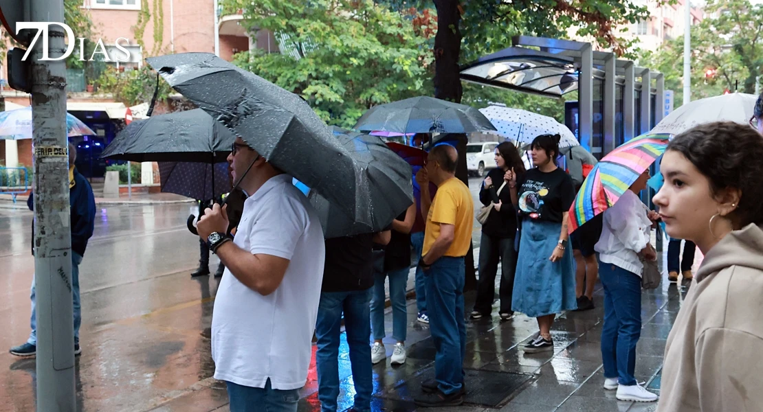 El temporal no frena la manifestación sobre una vivienda digna en Badajoz
