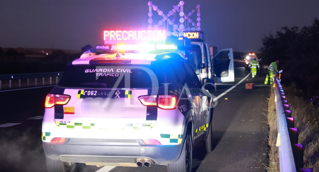 Un accidente corta la A-5 en Badajoz: una persona herida tras quedar atrapada