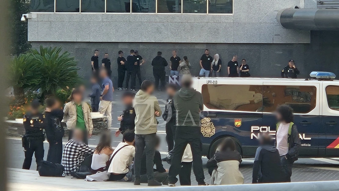 Tensión en la Plaza de Conquistadores por una mesa informativa de la extrema derecha