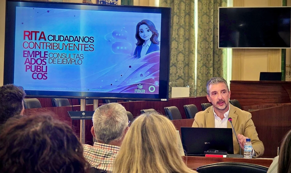 Alcaldes y alcaldesas conocen las utilidades de la agente virtual de la Diputación de Badajoz