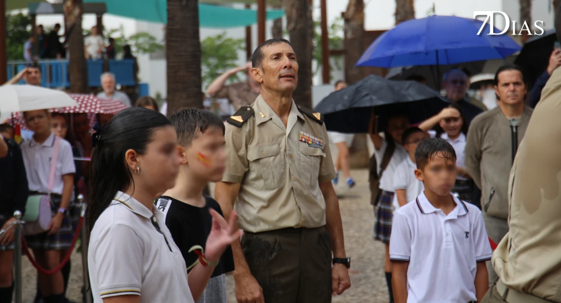 Badajoz celebra la II Edición del Acto de Homenaje a la Bandera con alumnos de centros educativos