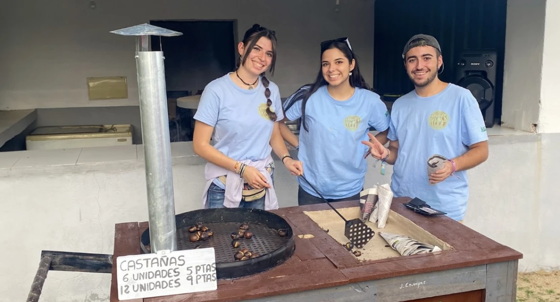 Una pequeña localidad cacereña prepara su celebración del otoño con castañas, música y tradición