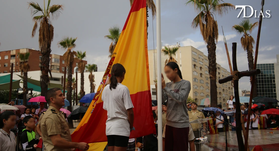 Badajoz celebra la II Edición del Acto de Homenaje a la Bandera con alumnos de centros educativos