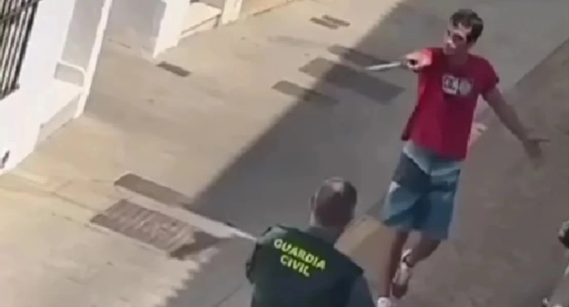El detenido por matar a sus padres en Madrid ya se atrincheró con un cuchillo en Fregenal