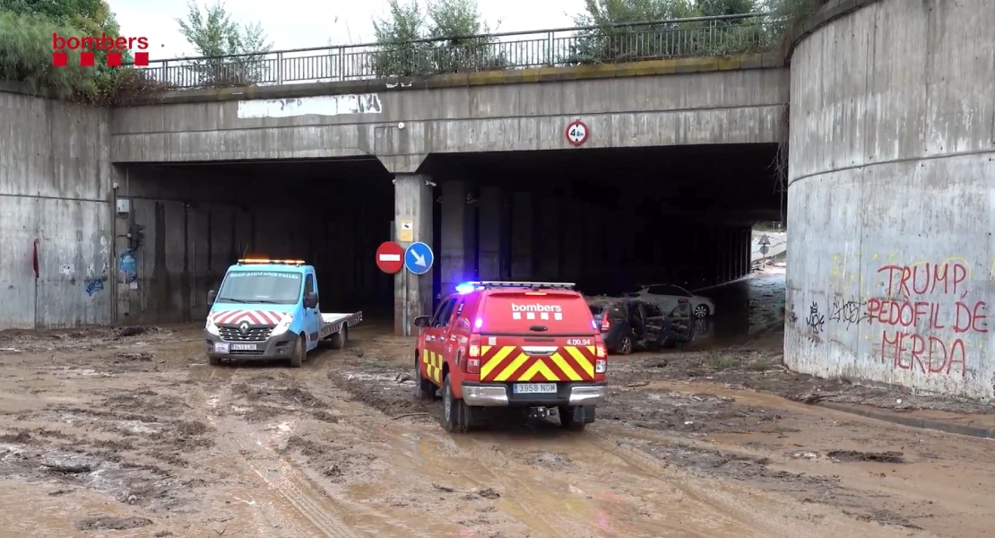 Hallan un cuerpo sin vida en un vehículo atrapado por las lluvias en Cataluña