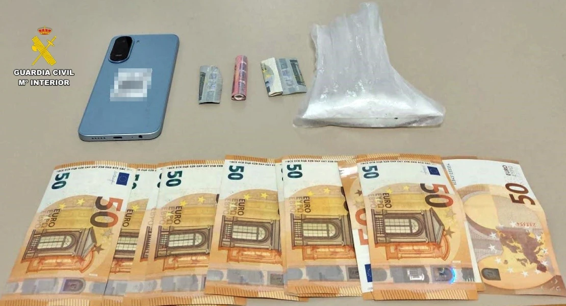 Pillado de madrugada en Montijo con 39 gramos de cocaína y dinero escondido