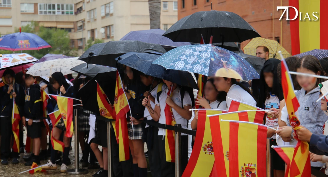 Badajoz celebra la II Edición del Acto de Homenaje a la Bandera con alumnos de centros educativos