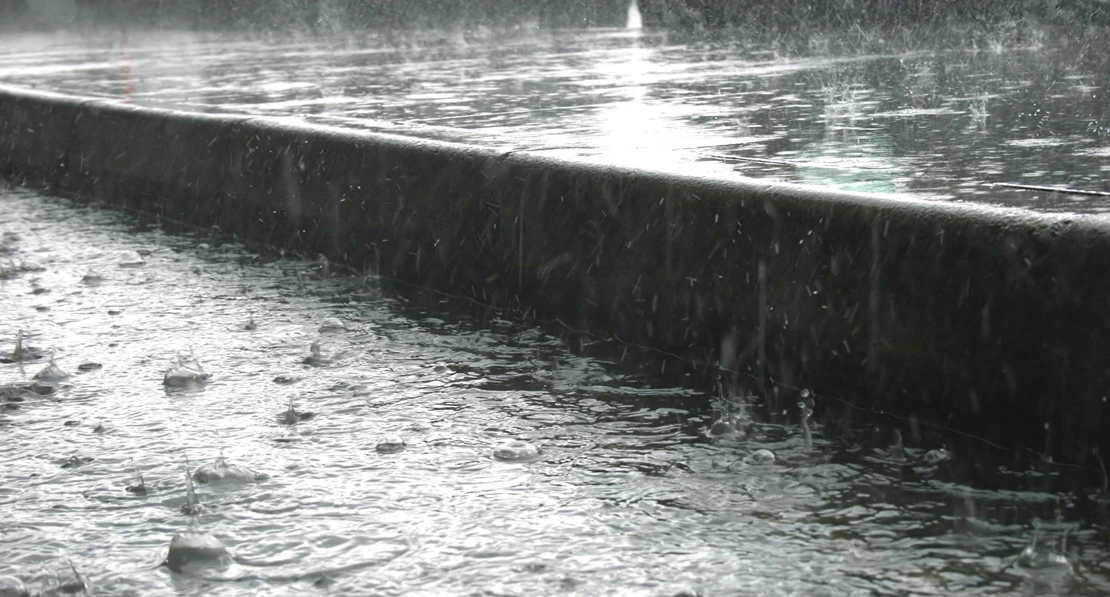 Gran parte de Extremadura continuará en alerta por lluvias y tormentas este lunes