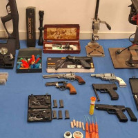 Sus padres lo denuncian por miedo: hallan un arsenal y explosivos en su casa de Mérida