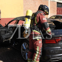 Vuelve a arder el coche que sufrió un incendio el sábado junto a la Plaza de Toros