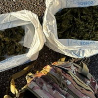 Intenta huir en bicicleta con una mochila llena de marihuana en la provincia de Cáceres