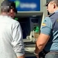 Deja abierta la sesión en un cajero y le roban 500 € en un pueblo extremeño