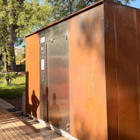 Cáceres cuenta con dos aseos públicos autolimpiables y antivandálicos