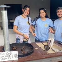 Una pequeña localidad cacereña prepara su celebración del otoño con castañas, música y tradición