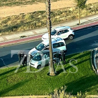 Un coche acaba en la mediana tras un accidente en el Puente Real (BA)