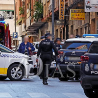 Un amplio dispositivo trabaja en el interior de un edificio en Rafael Lucenqui