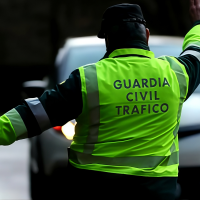 Móvil al volante: no hace falta estar usándolo para perder seis puntos