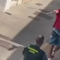 El detenido por matar a sus padres en Madrid ya se atrincheró con un cuchillo en Fregenal
