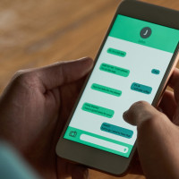 De pedir una cita por WhatsApp a reducir un 57% los tiempos: la tecnología que ya está cambiando la Administración extremeña