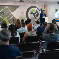 El consejero de Economía inaugura The Break Extremadura
