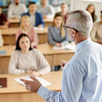 El profesorado extremeño podrá recibir hasta 800 euros para gastos de formación permanente