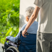 Somos Cáceres reclama más protección y apoyo para las personas cuidadoras