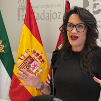El PSOE de Badajoz pide revisar los pavimentos de parques antes de una retirada generalizada