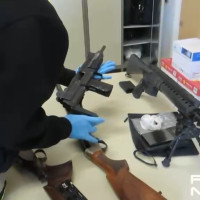 Así es el arsenal de armas que tenían los dos jóvenes detenidos en Badajoz