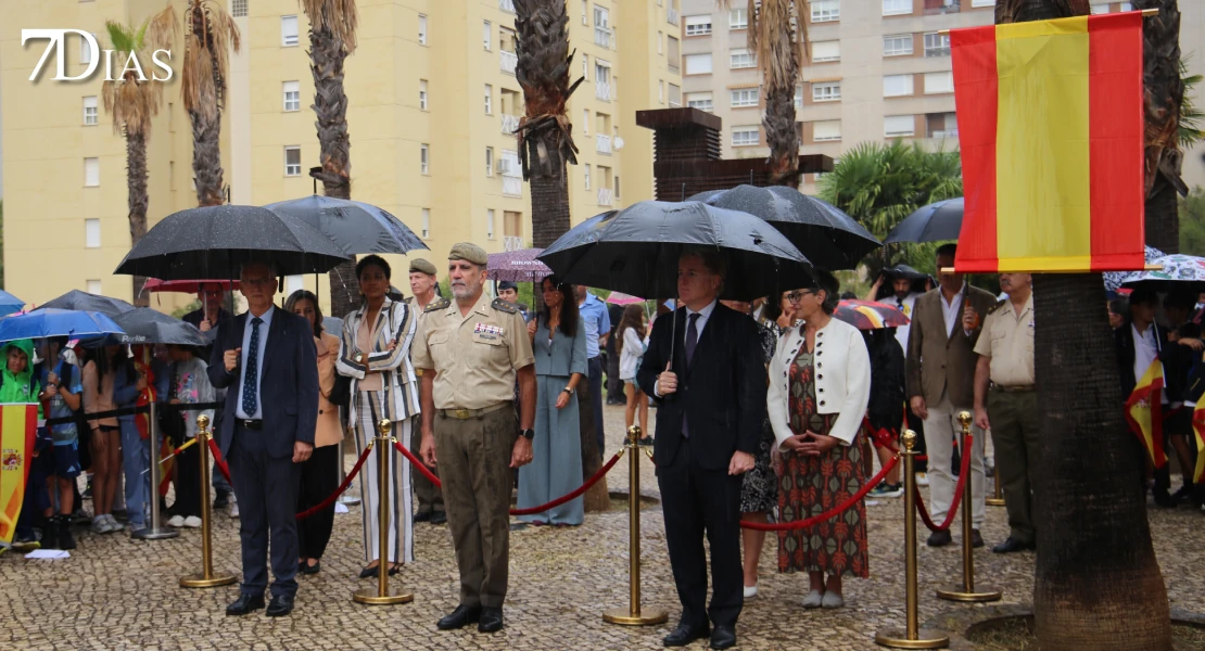 Badajoz celebra la II Edición del Acto de Homenaje a la Bandera con alumnos de centros educativos