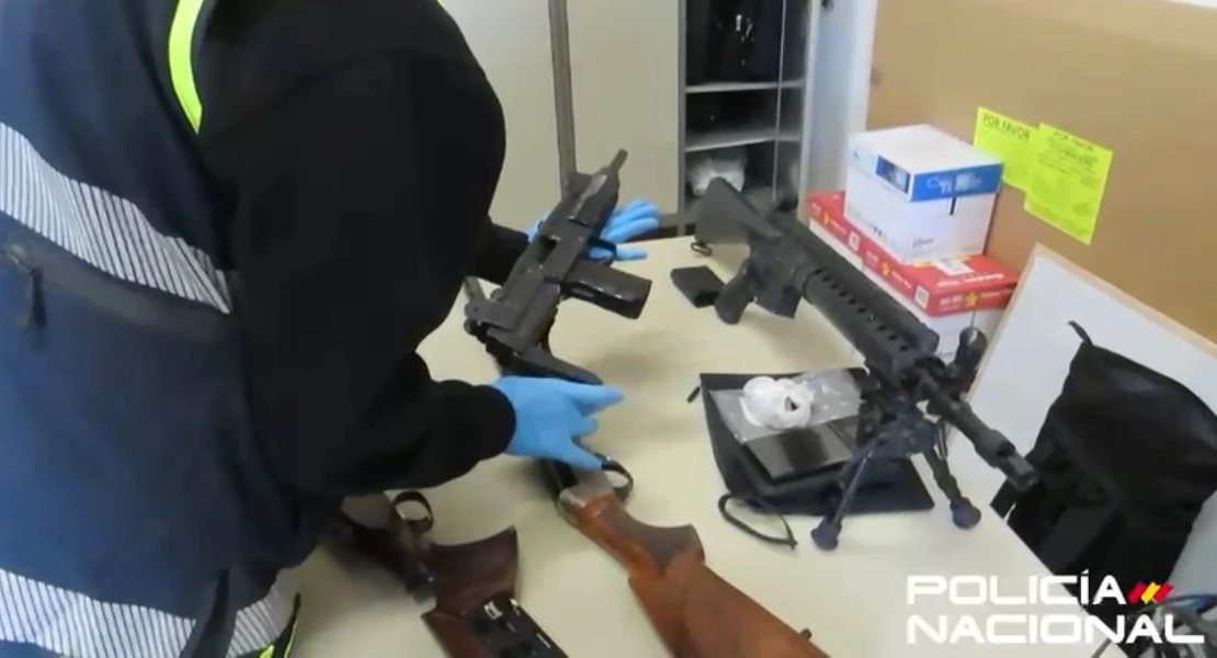 Así es el arsenal de armas que tenían los dos jóvenes detenidos en Badajoz